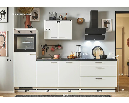 Küchenzeile mit Backofen, Dunstabzugshaube und Maßen