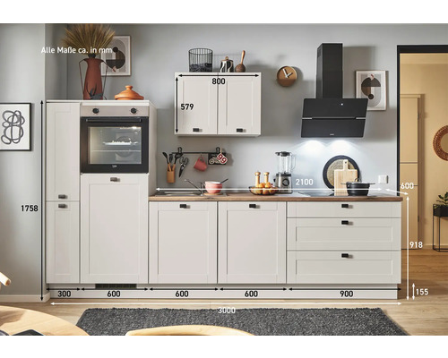 Küchenzeile mit Einbaubackofen, Hängeschränken, Spüle, Dunstabzugshaube und Schubladen mit Maßangaben