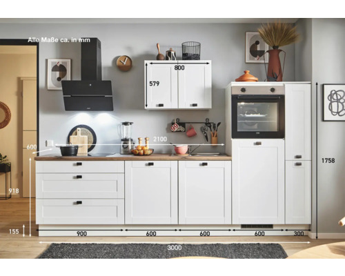 Cuisine linéaire avec armoires blanches et plan de travail en bois avec dimensions