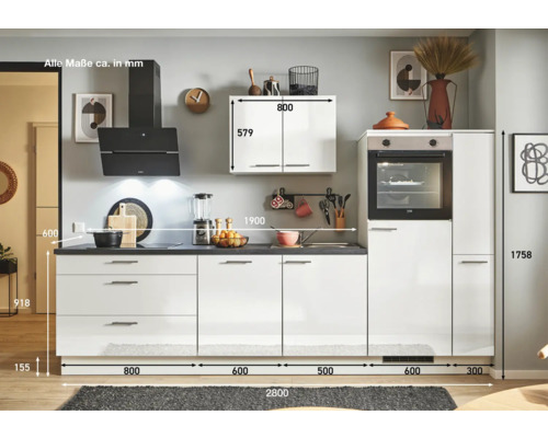 Küchenzeile mit Maßen und Details zur Raumgestaltung.