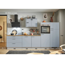 Komplette Küche mit Einbaubackofen, Spüle, Dunstabzugshaube und Maßen.