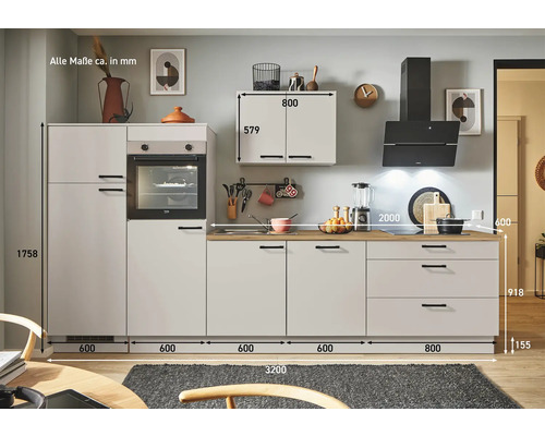 Cuisine avec armoire haute, armoire suspendue, évier, cuisinière et hotte aspirante