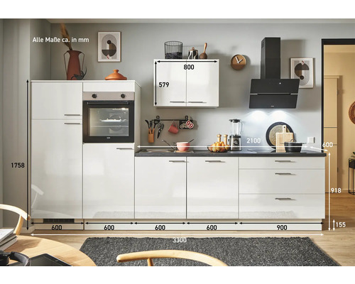 Cuisine moderne avec armoires blanches et dimensions.