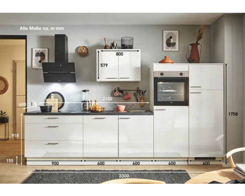 Cuisine avec façades blanches, hotte aspirante et dimensions