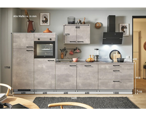 Küchenzeile mit Einbaubackofen, Hängeschrank und Dunstabzugshaube