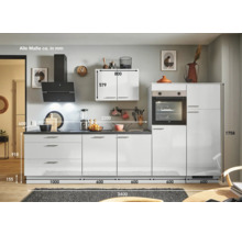 Küchenzeile mit Hängeschrank und Elektrogeräten inklusive Maßangaben