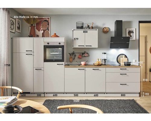 Komplette Küche mit Elektrogeräten und den Maßen in Millimeter