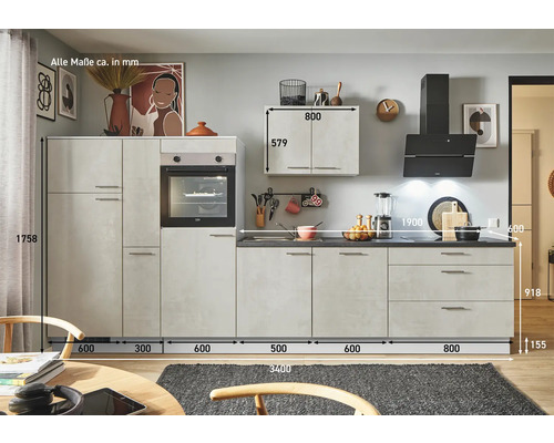 Komplette Küche mit Einbaugeräten, hellgrauen Fronten und Maßen