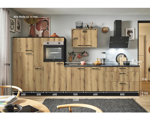 Komplette Küche mit Elektrogeräten in Holzoptik mit Dunstabzugshaube