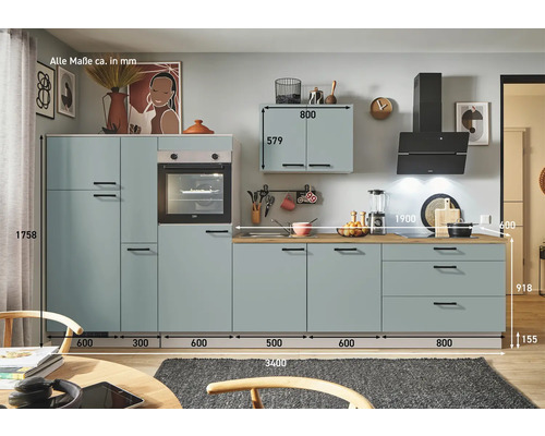 Einrichtung einer Küche mit Küchenschränken, Spüle, Dunstabzugshaube und Elektroherd