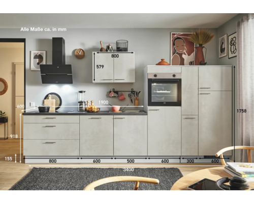 Küchenzeile mit Ober- und Unterschränken, Dunstabzugshaube und Einbaubackofen