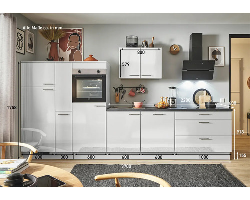 Komplette Küche mit weißen Hochglanzfronten und schwarzen Arbeitsplatten inklusive Elektrogeräten und Maßangaben.