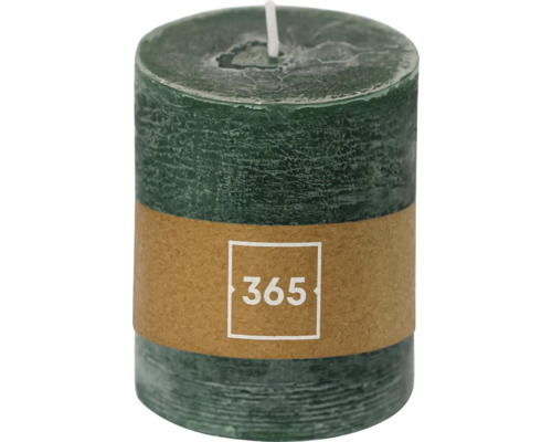 Grüne Stumpenkerze mit Papierband und Logo 365