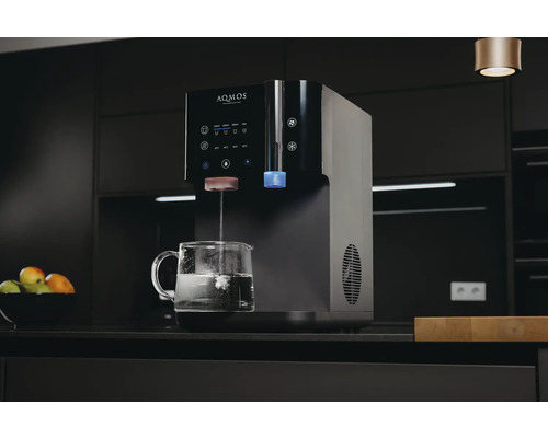 Distributeur d''eau Aqmos avec carafe dans une cuisine moderne