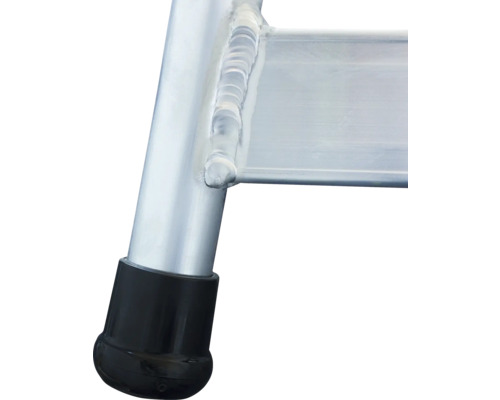 Detailaufnahme einer Aluminium Leiter mit Fußkappe