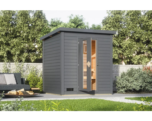 Gartensauna aus Holz mit Glastür in einem Garten