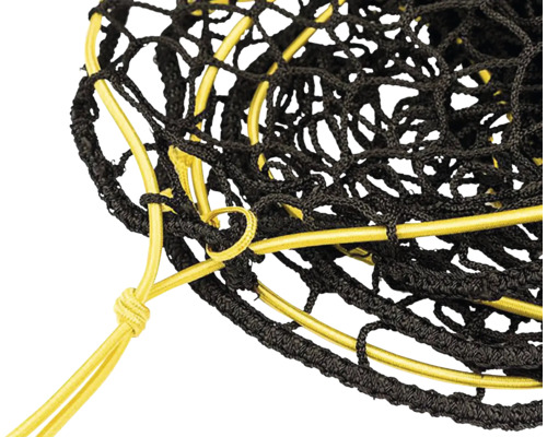 Schwarzes Fischernetz mit gelbem Rahmen