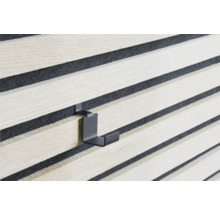 Wandpaneel mit Haken zur Befestigung