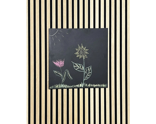 Tableau Letterboard pour panneaux acoustiques noir RAL 9005 450 x 440 x 20 mm Tableau noir avec dessin de fleurs sur un mur à lattes