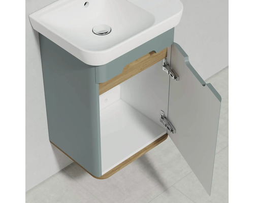 Meuble-lavabo avec porte ouverte pour rangement de salle de bain