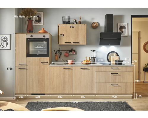 Cuisine intégrée en aspect bois clair avec appareils électriques et indications de dimensions