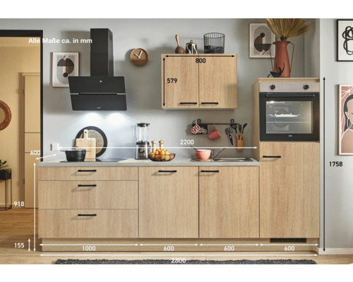 Küchenzeile mit Maßen zur Küchenplanung.