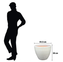 Pot de fleurs mesurant 44,5 cm de large et 38 cm de haut