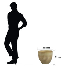 Pot de fleurs avec des dimensions de 35,5 cm x 31 cm