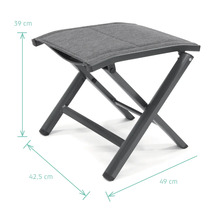 Tabouret pliant avec assise en tissu et dimensions de 39 x 42,5 x 49 cm.