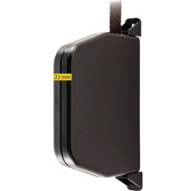 Un enrouleur de sangle marron d'une largeur de 22 millimètres.