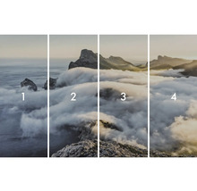 Peinture murale en quatre parties représentant un paysage de montagne dans le brouillard