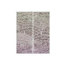 Motif de papier peint avec motif de plumes, deux lés côte à côte