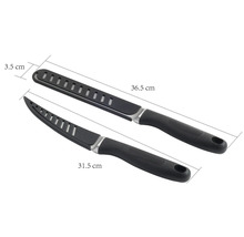 Deux couteaux à fileter avec manche noir et lame avec découpes, longueurs 36,5 cm et 31,5 cm