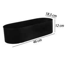Jardinière oblongue mesurant 46 cm de long, 18,5 cm de large et 12 cm de haut.