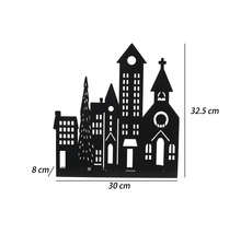 Silhouette de ville décorative en métal noir avec église et maisons, largeur 30 centimètres, hauteur 32,5 centimètres, profondeur 8 centimètres.