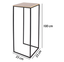 Sellette pour plantes haute avec cadre en métal noir et plateau clair aspect bois, dimensions 100 centimètres de haut et 33 sur 33 centimètres.