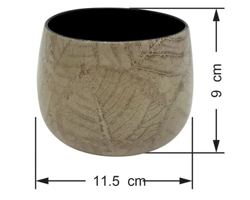 Cache-pot rond avec motif de feuilles, hauteur 9 centimètres, diamètre 11,5 centimètres.