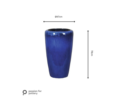 Pot de fleurs bleu en céramique, diamètre 47 centimètres, hauteur 78 centimètres. Logo Passion for pottery.