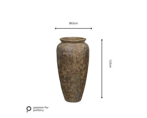 Grand vase rustique en céramique avec surface structurée, diamètre 63 centimètres, hauteur 123 centimètres, passion for pottery Logo.