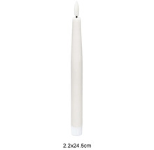 LED-Stabkerze mit Flammen-Nachbildung, Maße 2,2 mal 24,5 Zentimeter.