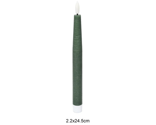 Grüne LED-Stabkerze aus Wachs mit realistischer Flamme, Maße 2,2 mal 24,5 Zentimeter.