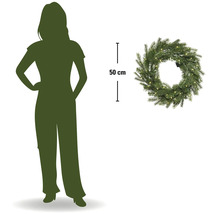 Couronne de Noël artificielle avec éclairage LED, diamètre 50 centimètres, comparaison de taille avec une personne.