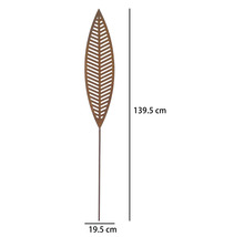 Gartenstecker in Blattform aus Metall in Rostoptik, Höhe 139,5 Zentimeter, Breite 19,5 Zentimeter.