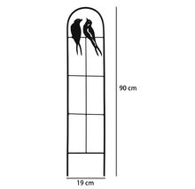 Treillis en métal avec motif d'oiseaux, 90 centimètres de haut et 19 centimètres de large.