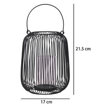 Lanterne en tiges de métal noir avec insert en verre, hauteur 21,5 centimètres, largeur 17 centimètres.