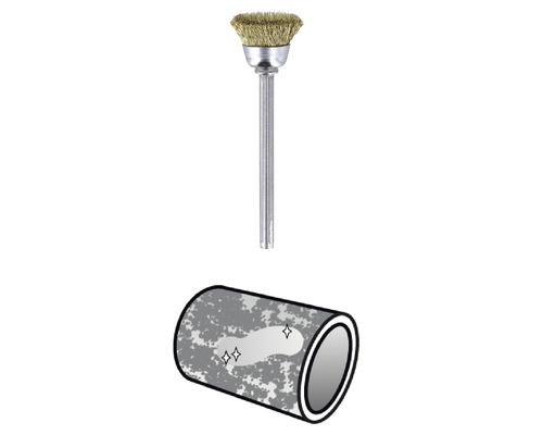 Embout de brosse métallique pour perceuse et illustration d''une surface de tuyau nettoyée