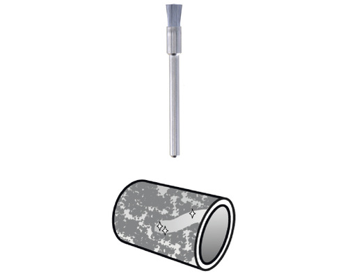 Brosse de nettoyage de tuyaux devant un tuyau nettoyé