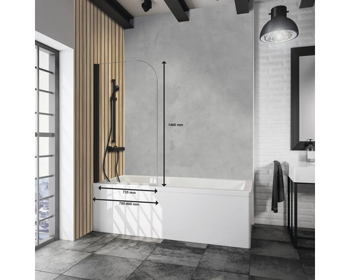 Salle de bain avec baignoire, paroi de douche et dimensions